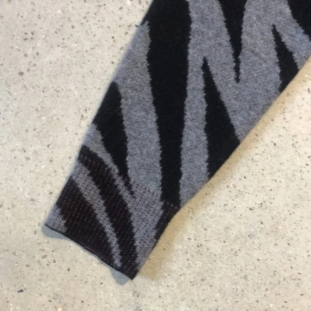 Rag & Bone Black and Pink Cashmere Zebra Crew Pullover - Picture 6 of 9